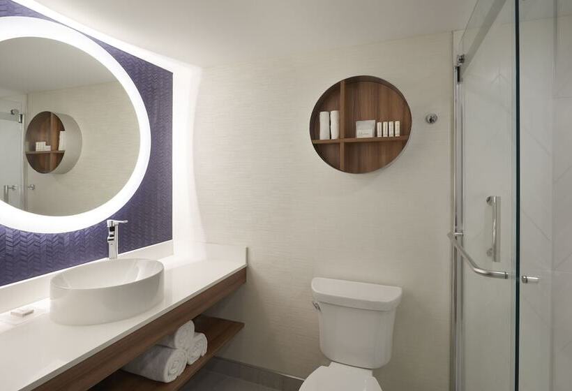 هتل Fairfield By Marriott Niagara Falls, Canada