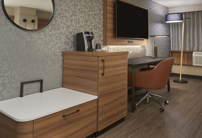 هتل Fairfield By Marriott Niagara Falls, Canada