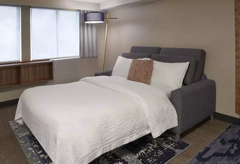 Отель Fairfield By Marriott Niagara Falls, Canada