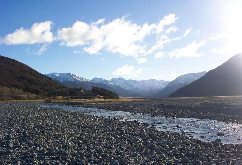 בית מלון כפרי The Bealey