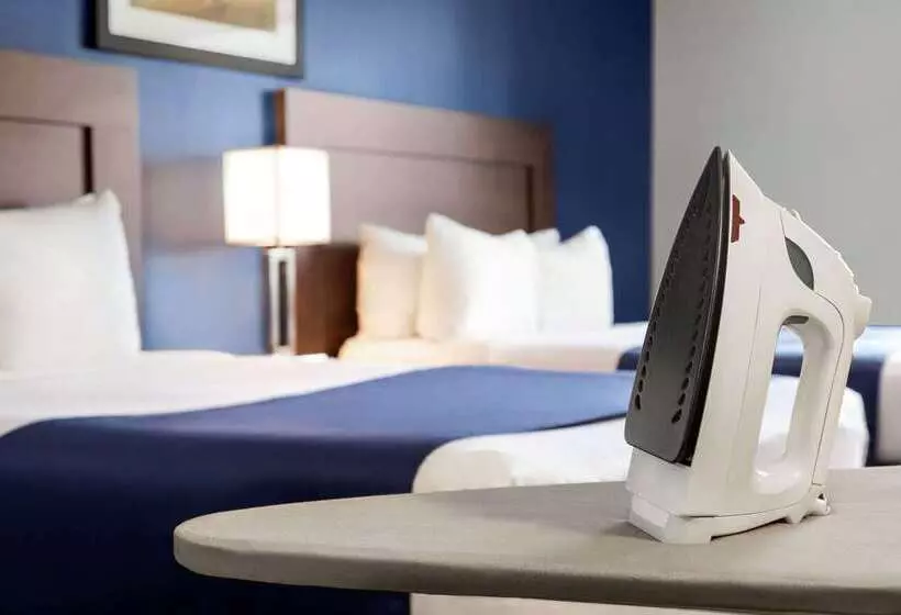 Отель Travelodge By Wyndham Timmins