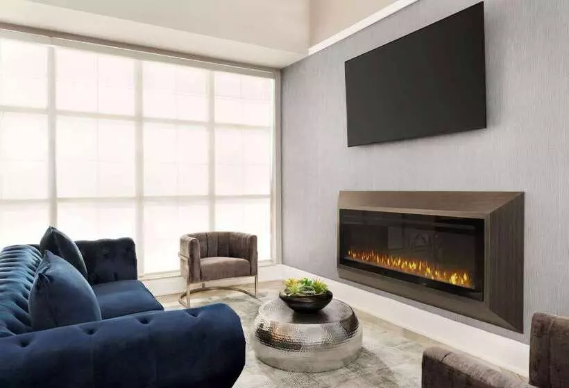 Отель Travelodge By Wyndham Timmins