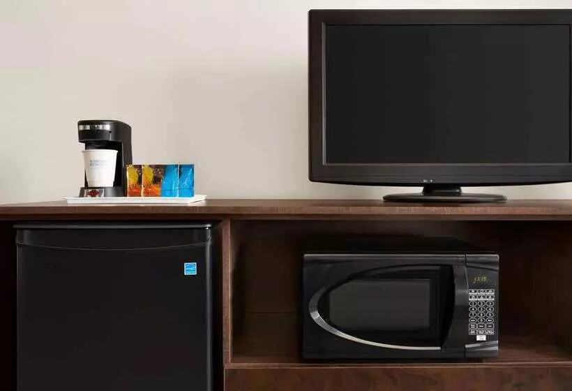 Отель Travelodge By Wyndham Timmins