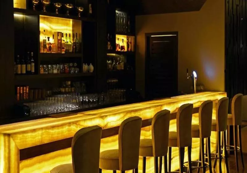 Отель Sun N Sand Mumbai Juhu Beach