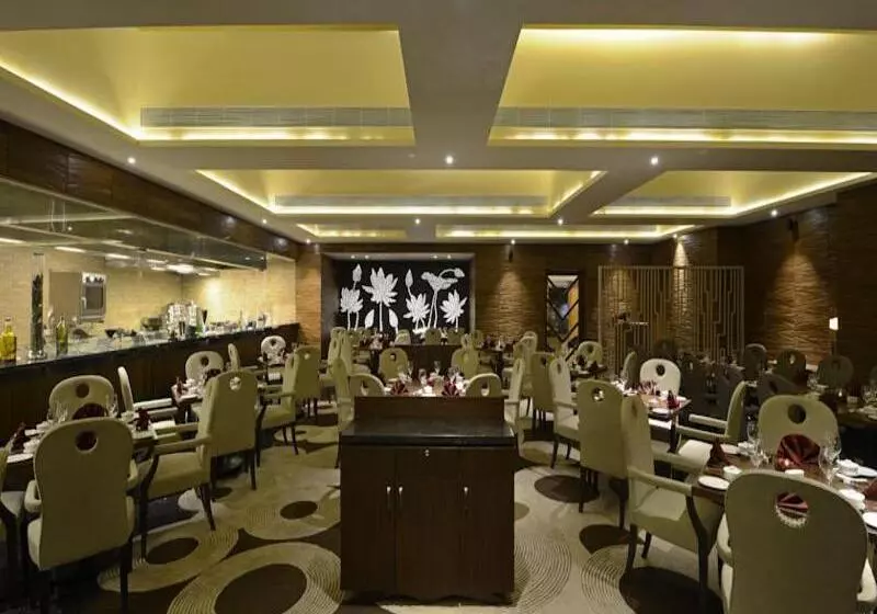 Отель Sun N Sand Mumbai Juhu Beach