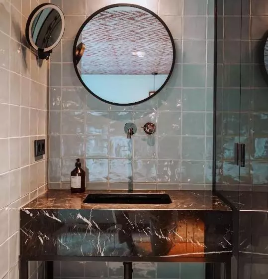 هتل The Highlander Amsterdam