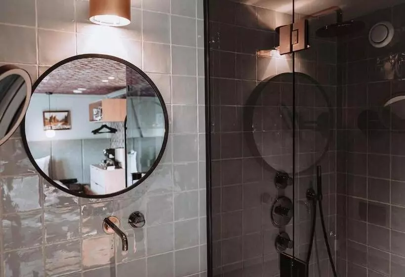 هتل The Highlander Amsterdam