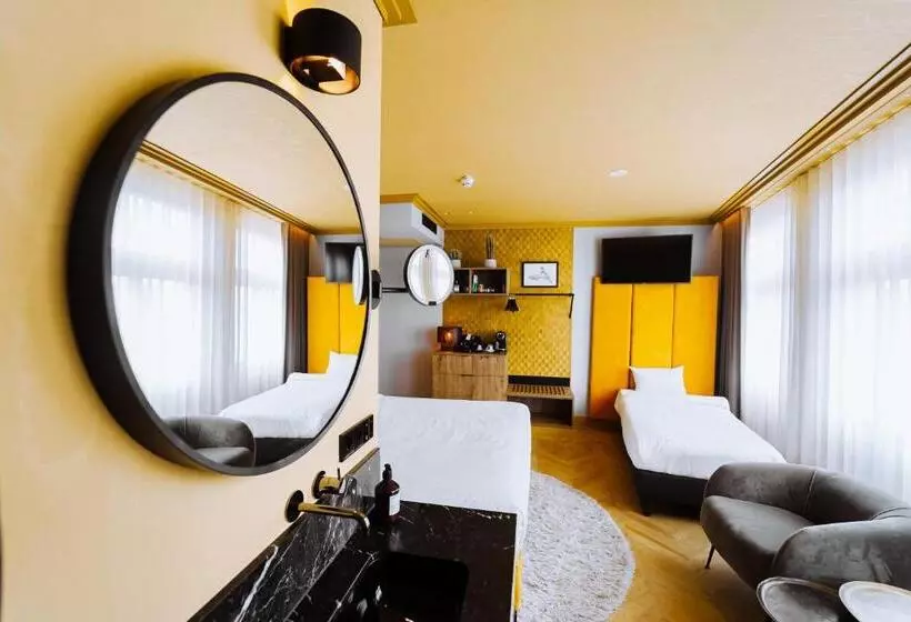 هتل The Highlander Amsterdam