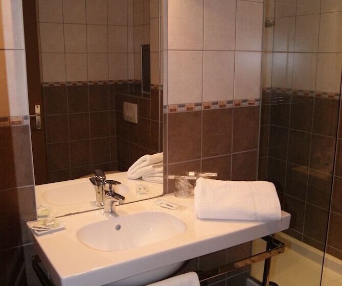 هتل 1er Consul Rouen