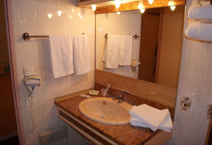 هتل 1er Consul Rouen