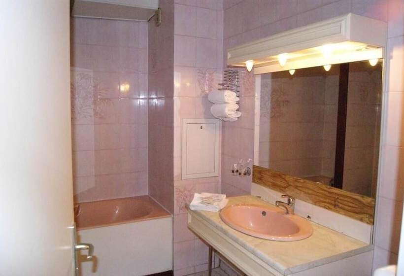 هتل 1er Consul Rouen