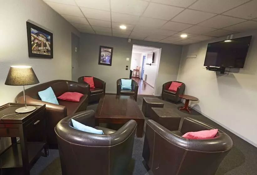 ホテル Campanile Le Mans Est