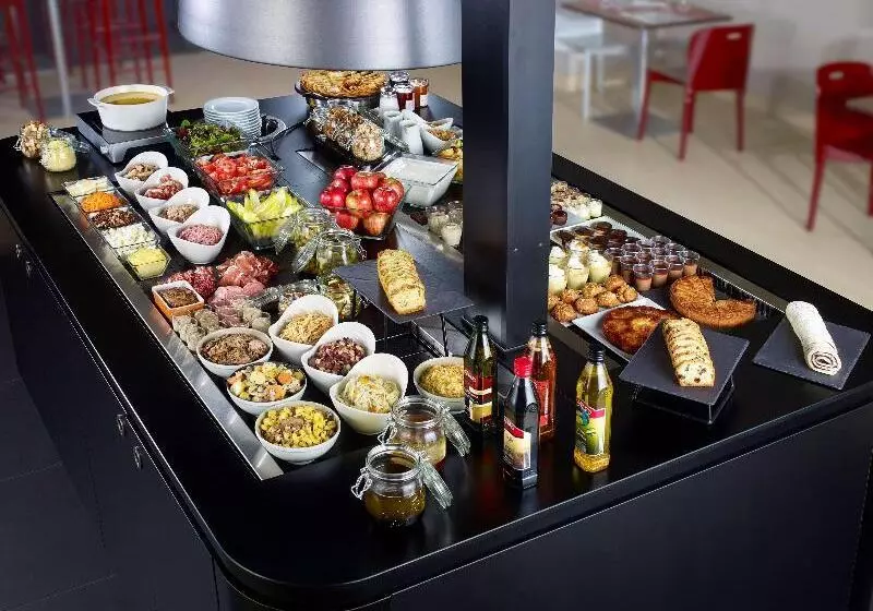 ホテル Campanile Taverny