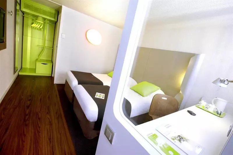 ホテル Campanile Taverny