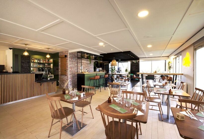 Отель Campanile Taverny