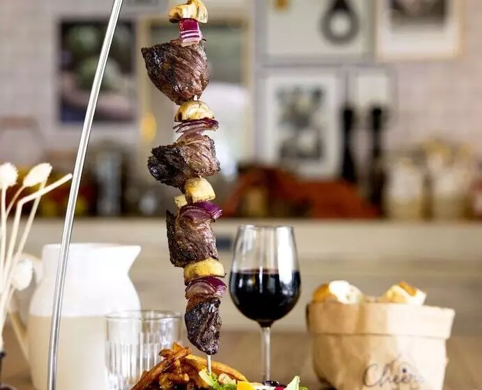 ホテル Campanile Taverny