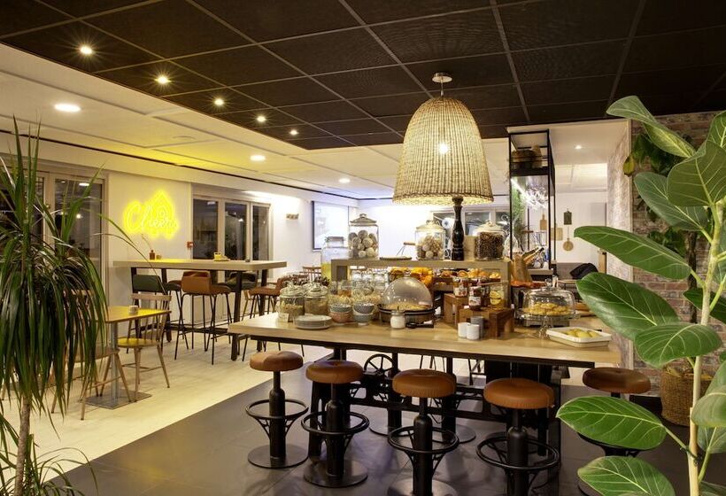 Отель Campanile Taverny