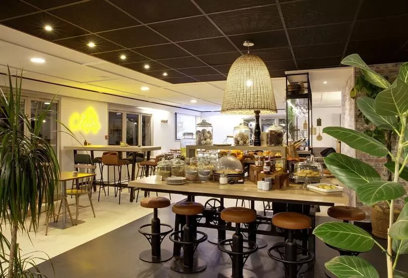 ホテル Campanile Taverny