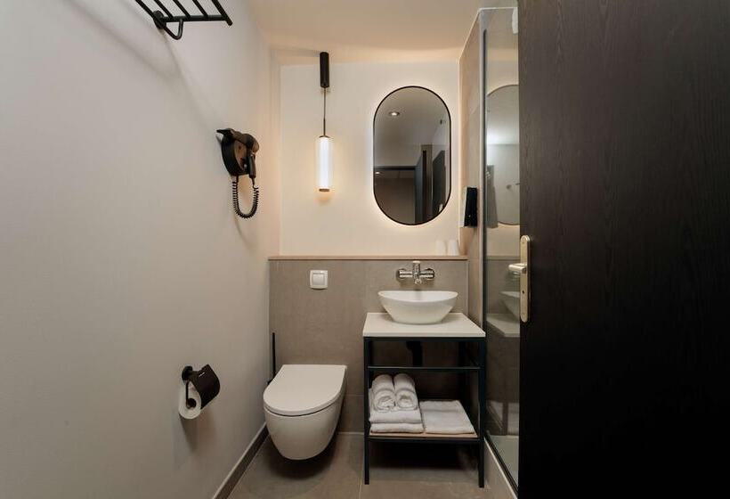 Отель Campanile Taverny