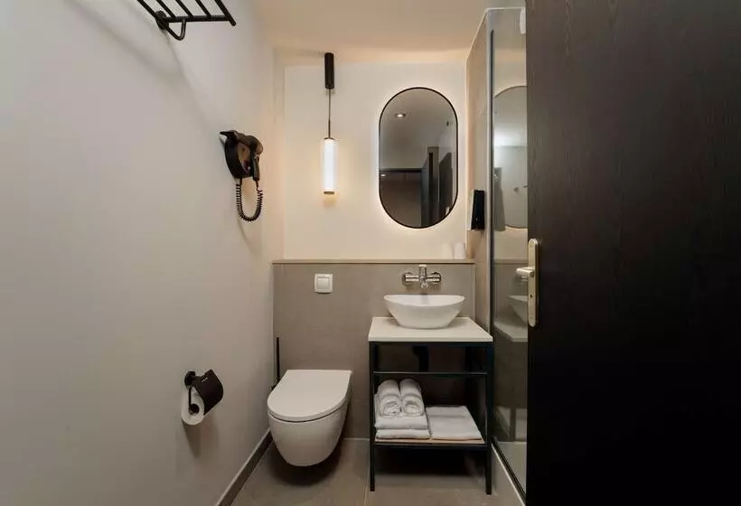 ホテル Campanile Taverny