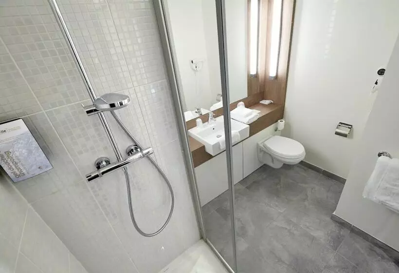 ホテル Campanile Taverny