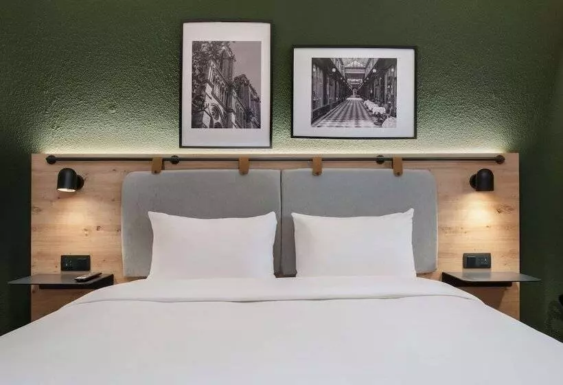 ホテル Campanile Taverny