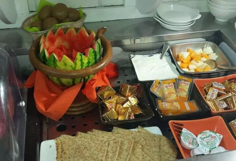 酒店 Kyriad Fontenay Tresigny