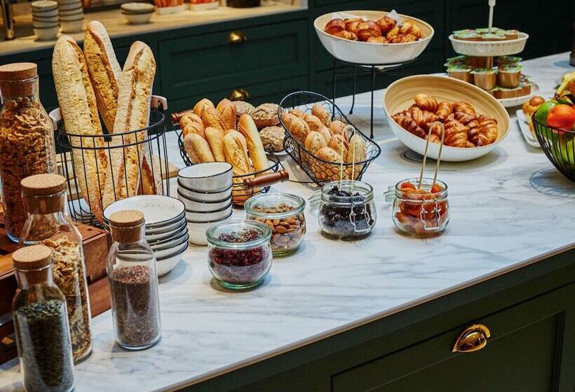 هتل Mercure Versailles Chateau