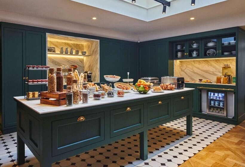 هتل Mercure Versailles Chateau