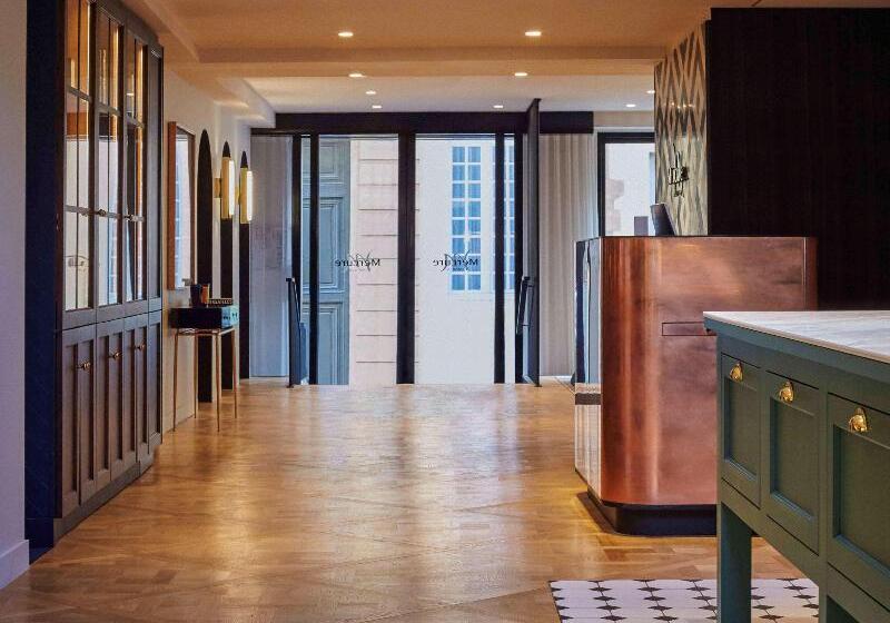 هتل Mercure Versailles Chateau