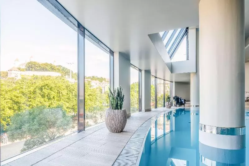 هتل Park Inn By Radisson Danube Bratislava