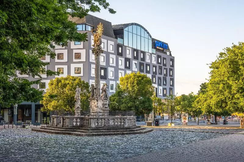 هتل Park Inn By Radisson Danube Bratislava