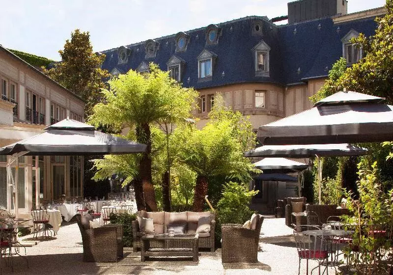 Отель Renaissance Paris Nobel Tour Eiffel