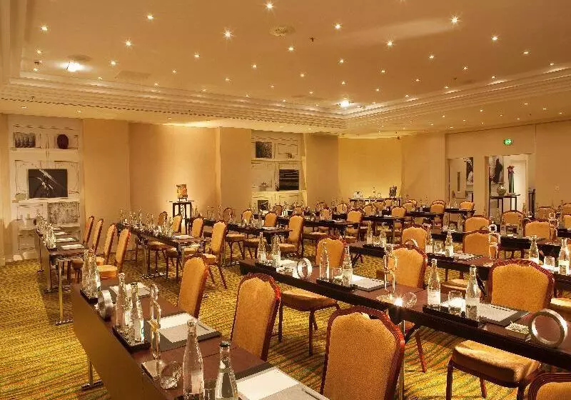 Отель Renaissance Paris Nobel Tour Eiffel