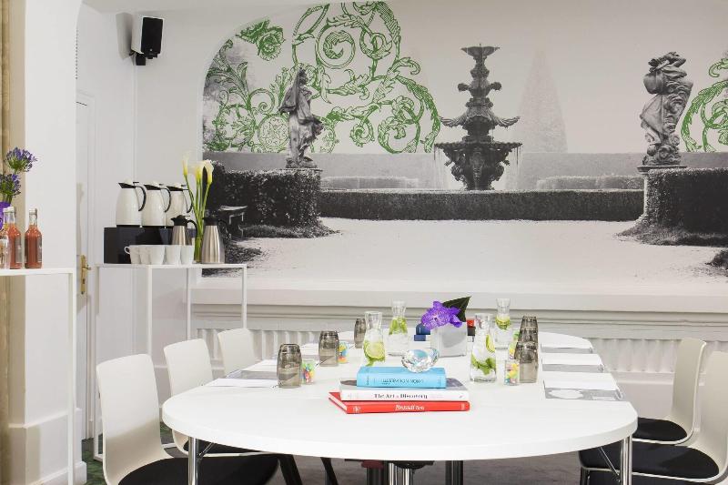 هتل Renaissance Paris Nobel Tour Eiffel