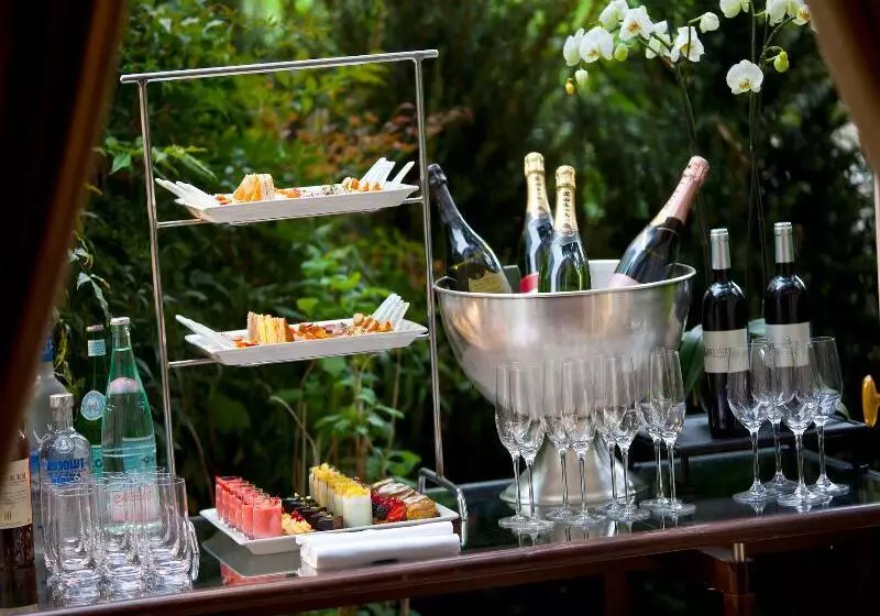 Отель Renaissance Paris Nobel Tour Eiffel