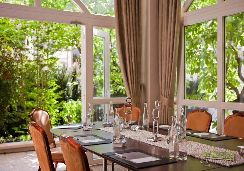 هتل Renaissance Paris Nobel Tour Eiffel