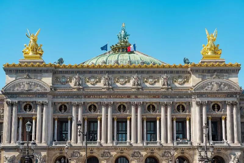 Отель Renaissance Paris Nobel Tour Eiffel