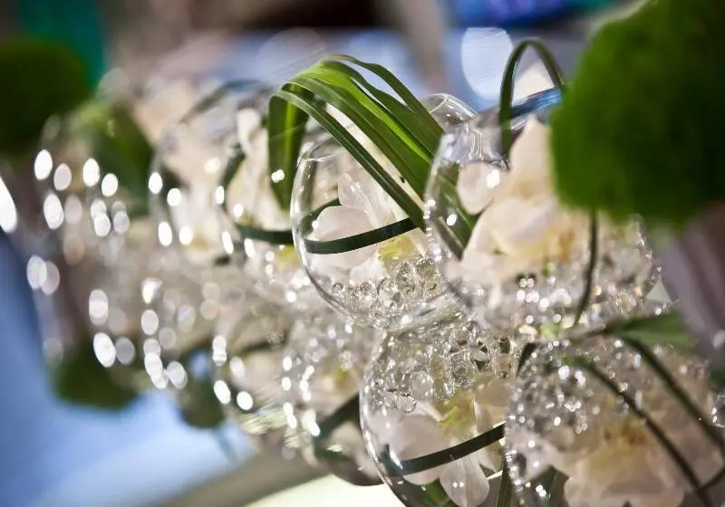 Отель Renaissance Paris Nobel Tour Eiffel