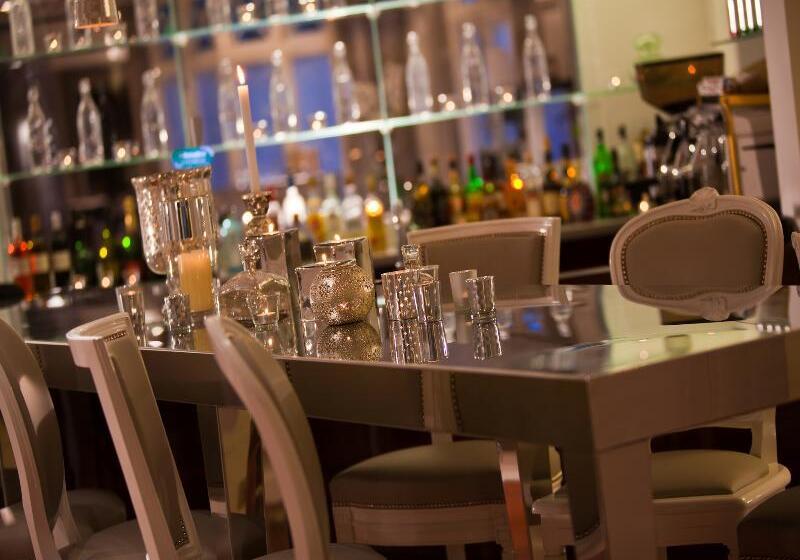 هتل Renaissance Paris Nobel Tour Eiffel