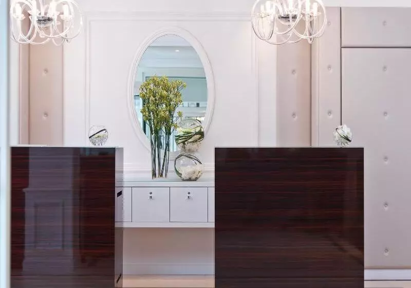 Отель Renaissance Paris Nobel Tour Eiffel