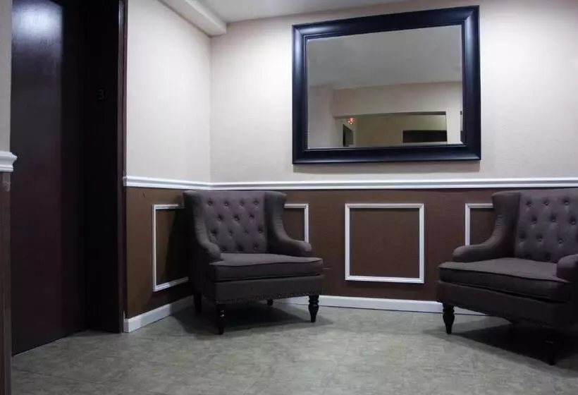 ホテル Americinn By Wyndham Woodstock Il