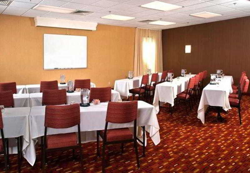 فندق Courtyard By Marriott Fayetteville