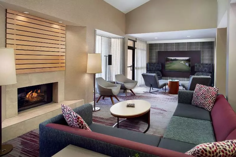 هتل Courtyard By Marriott Fayetteville