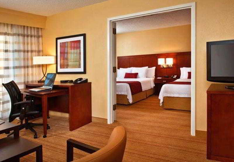 فندق Courtyard By Marriott Fayetteville