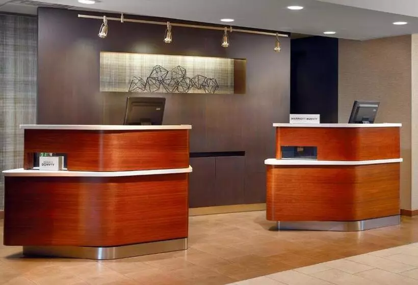 هتل Courtyard By Marriott Fayetteville