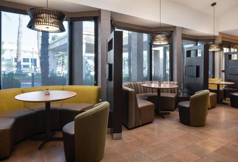 فندق Courtyard By Marriott Las Vegas Convention Center