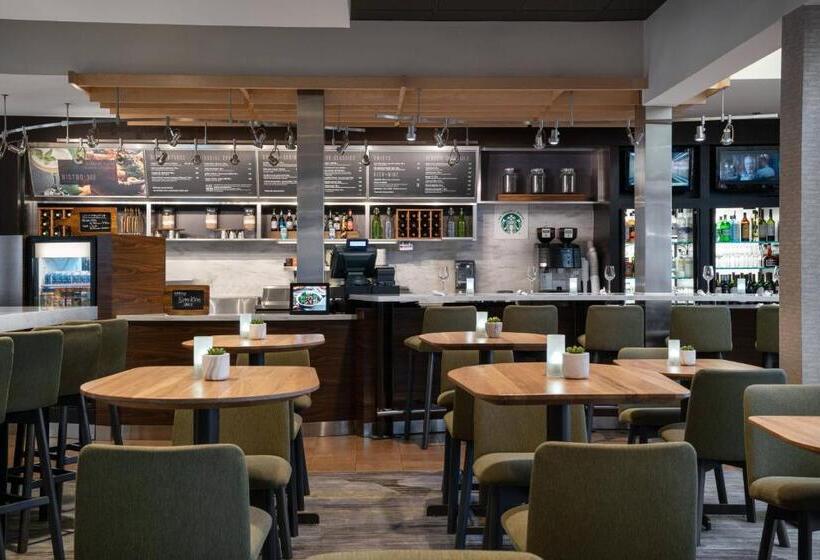 فندق Courtyard By Marriott Las Vegas Convention Center