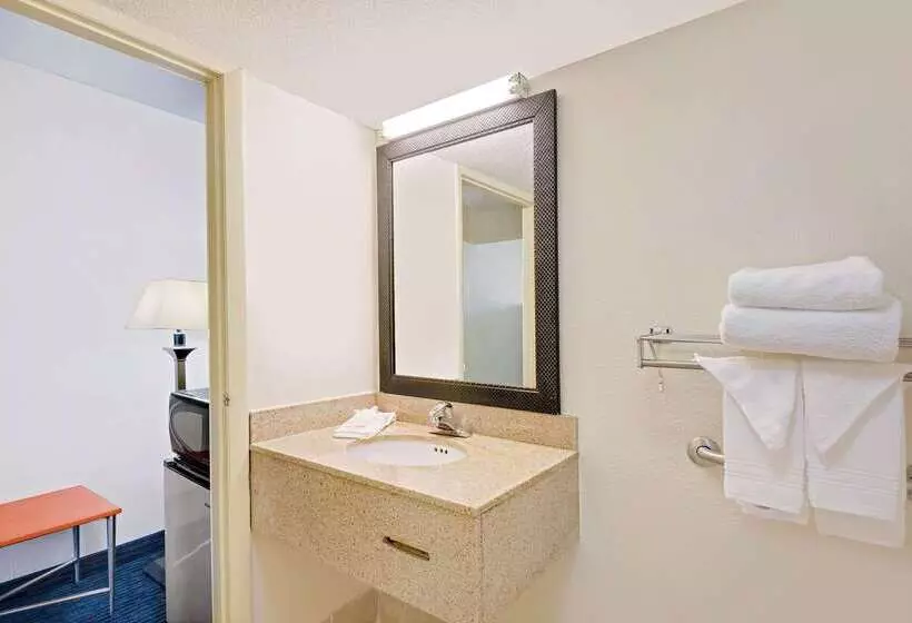 בית מלון כפרי Days Inn By Wyndham Easton