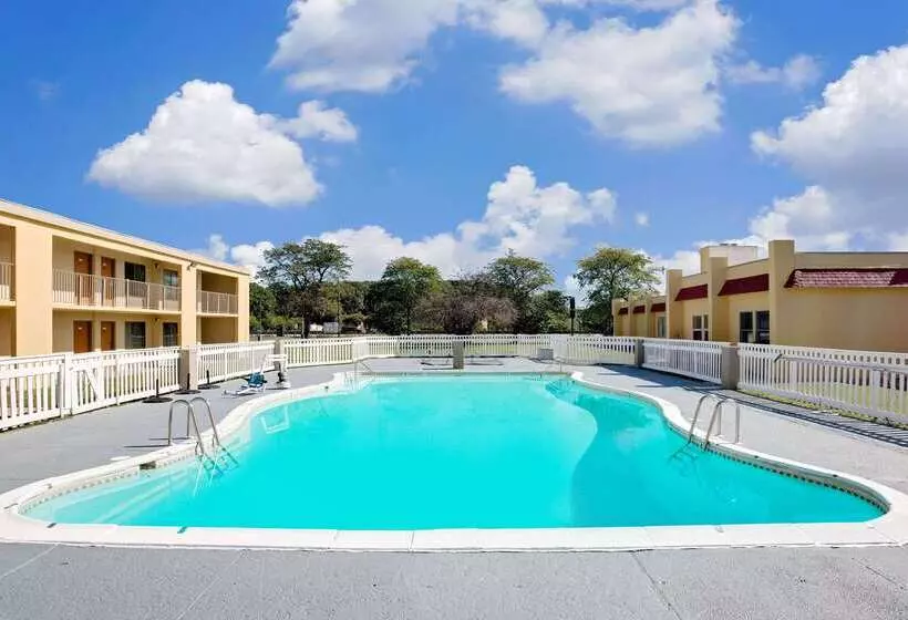 בית מלון כפרי Days Inn By Wyndham Easton